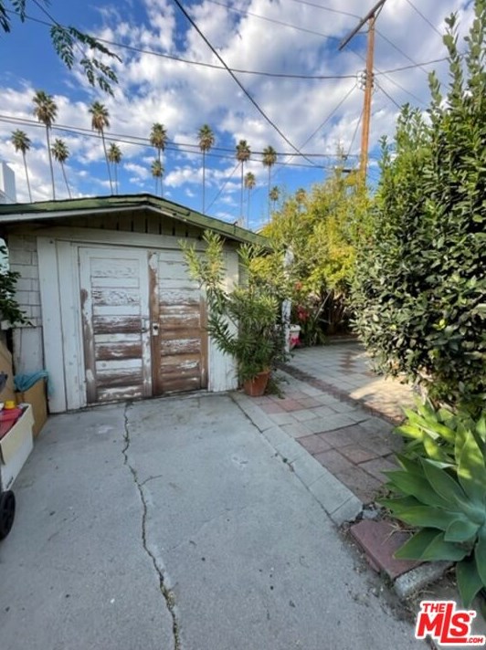 4611 Clarissa Ave, Los Angeles CA  90027-2817 exterior