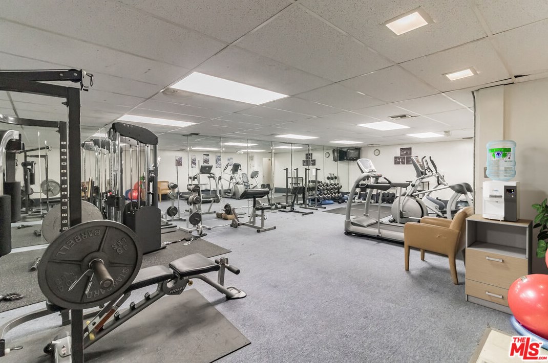 1250 Kings Rd, Los Angeles CA  90069-2841 exterior