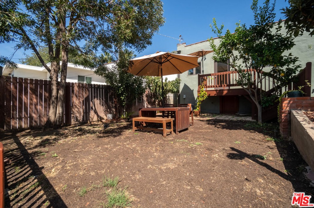 2257 Linnington Ave, Los Angeles CA  90025-5901 exterior