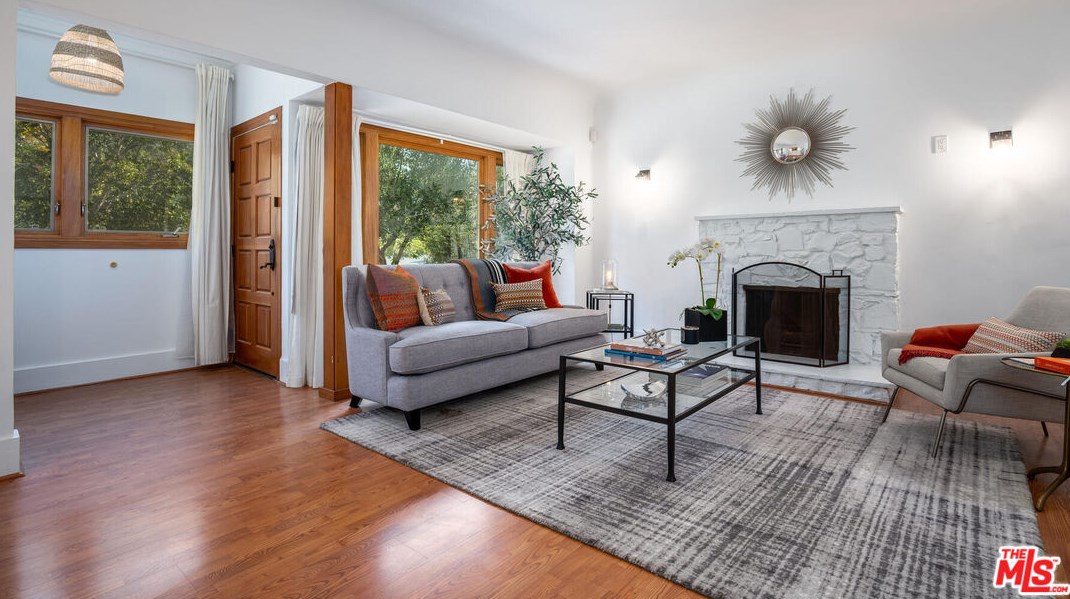 2257 Linnington Ave, Los Angeles CA  90025-5901 exterior