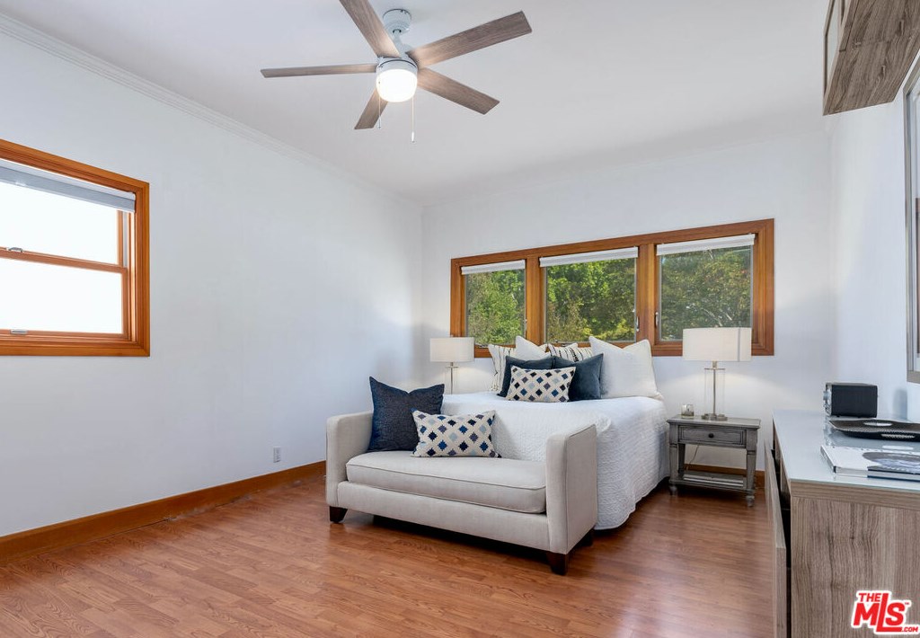2257 Linnington Ave, Los Angeles CA  90025-5901 exterior