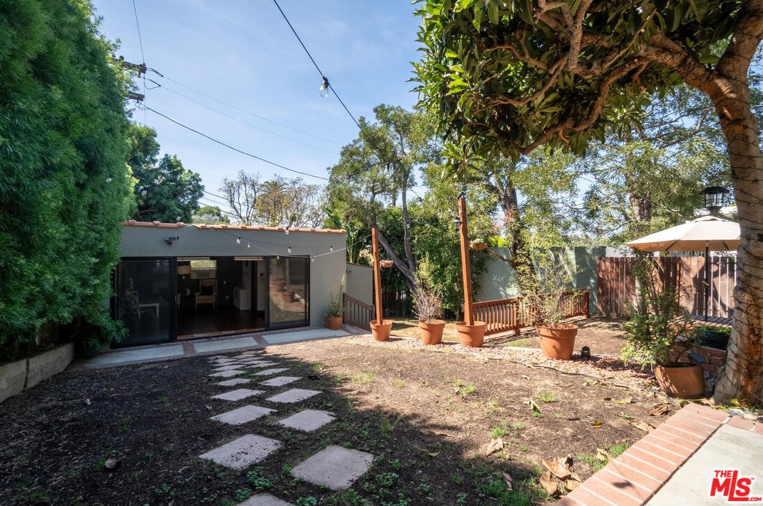 2257 Linnington Ave, Los Angeles CA  90025-5901 exterior