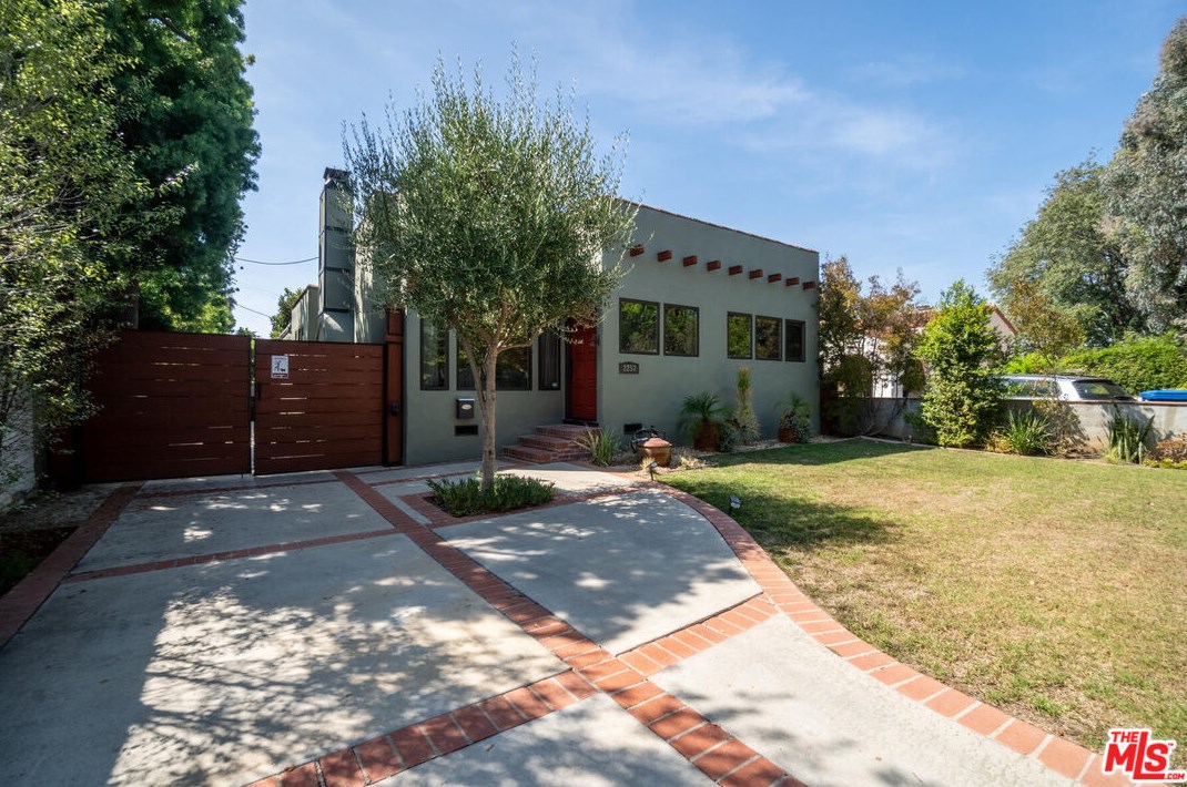 2257 Linnington Ave, Los Angeles CA  90064-2339 exterior