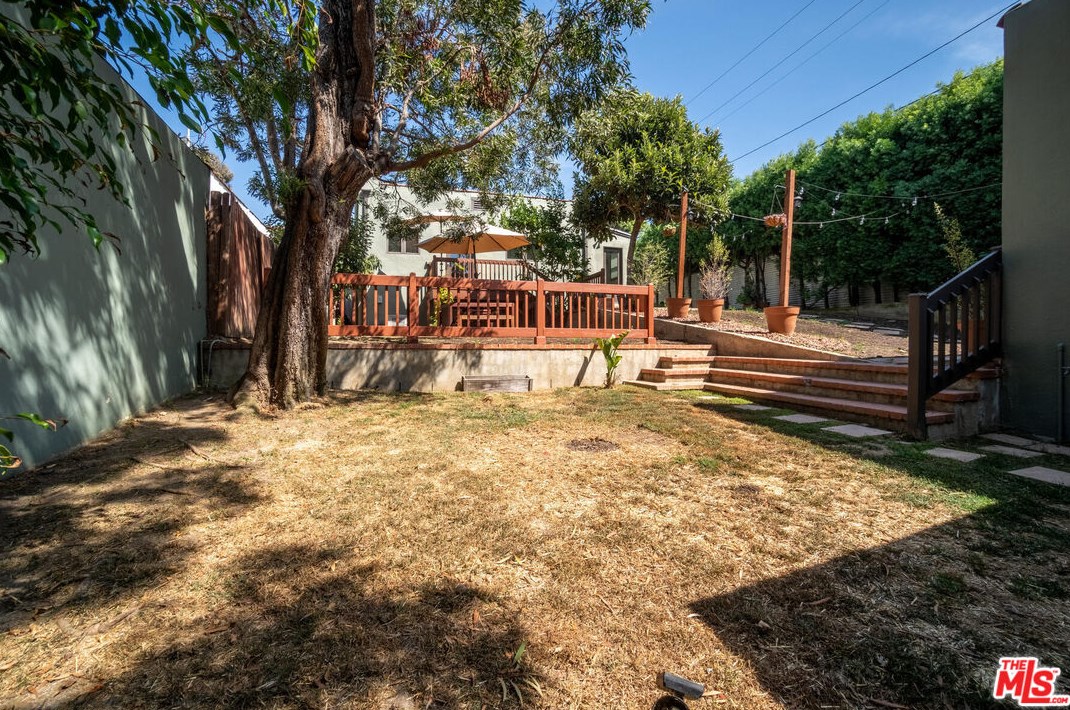 2257 Linnington Ave, Los Angeles CA  90025-5901 exterior