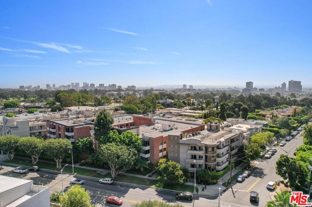 11750 Sunset Blvd, Los Angeles CA  90049-2947 exterior