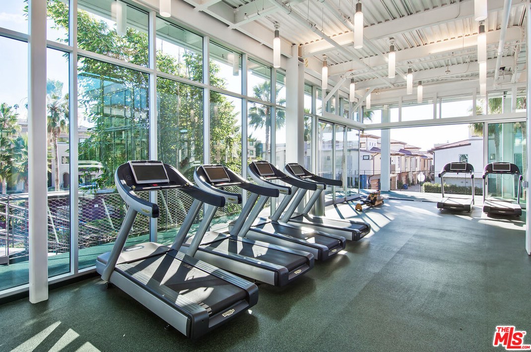 7100 Playa Vista Dr, Los Angeles CA  90094-2276 exterior