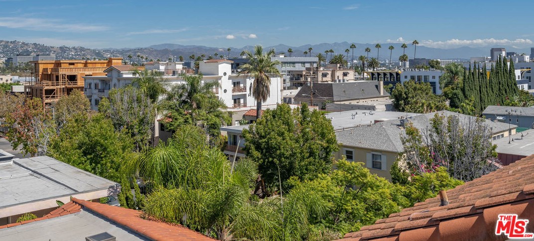 1135 Rexford Dr, Los Angeles CA  90035-1230 exterior