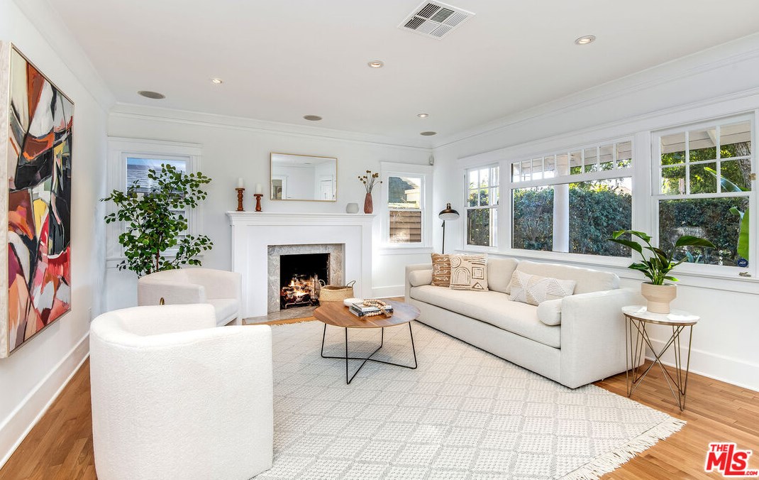 512 Gower St, Los Angeles CA  90004-1303 exterior