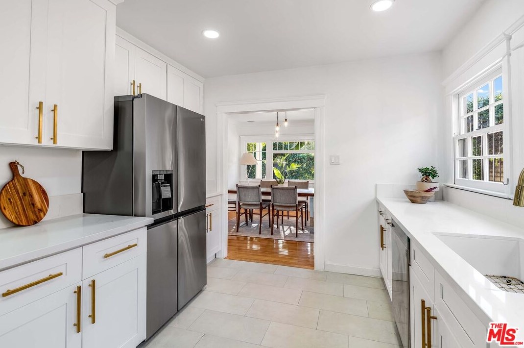 512 Gower St, Los Angeles CA  90004-1303 exterior