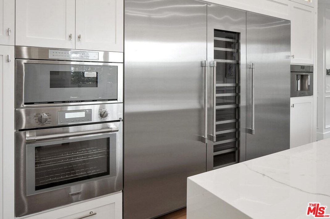 12318 19th Helena Dr, Los Angeles CA  90049-3939 exterior