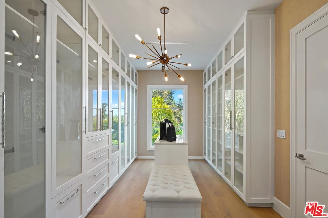 12318 19th Helena Dr, Los Angeles CA  90049-3939 exterior