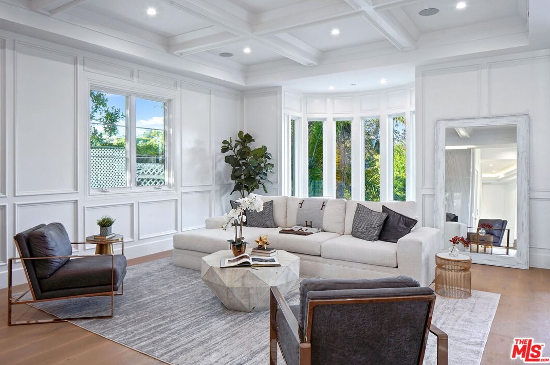 12318 19th Helena Dr, Los Angeles CA  90049-3939 exterior