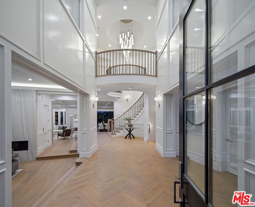 12318 19th Helena Dr, Los Angeles CA  90049-3939 exterior