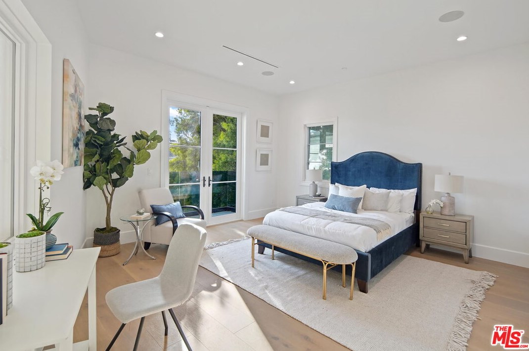 12318 19th Helena Dr, Los Angeles CA  90049-3939 exterior