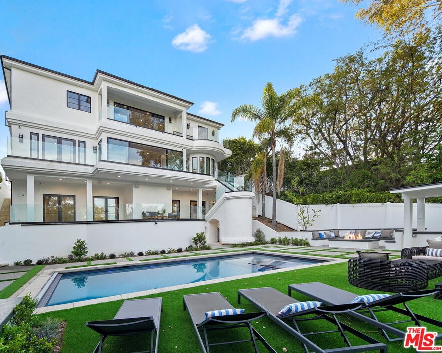 12318 19th Helena Dr, Los Angeles CA  90049-3939 exterior