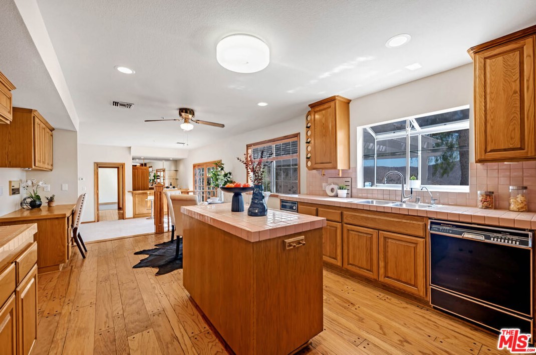 34880 Via Famero Dr, Acton CA  93510-2318 exterior