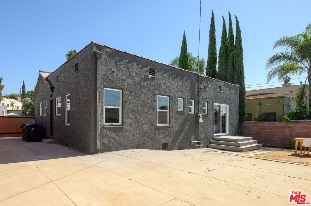 2203 Palm Grove Ave, Los Angeles CA  90016-2319 exterior