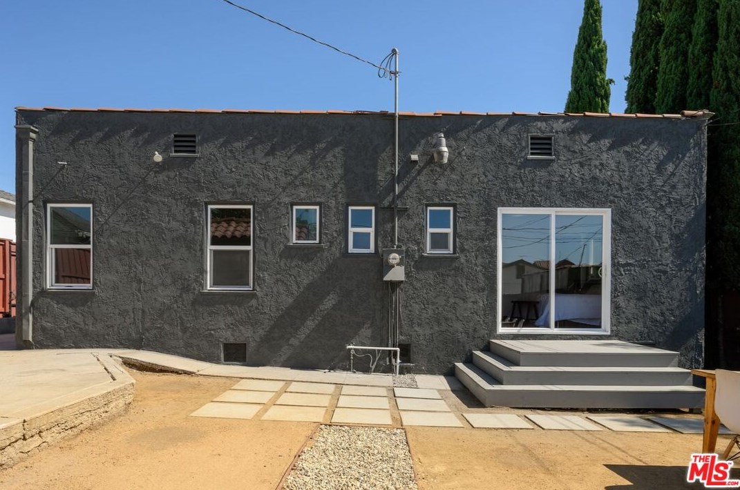 2203 Palm Grove Ave, Los Angeles CA  90016-2319 exterior