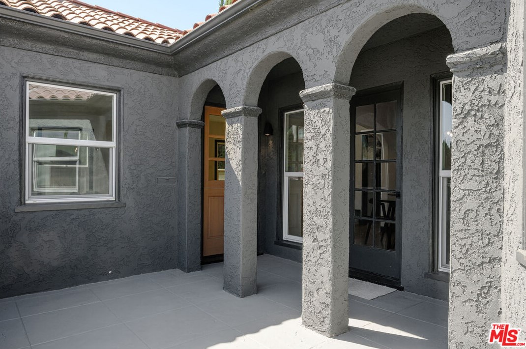 2203 Palm Grove Ave, Los Angeles CA  90016-2319 exterior