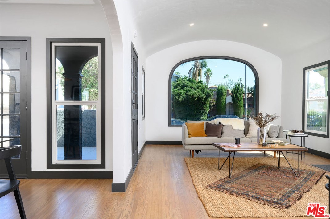 2203 Palm Grove Ave, Los Angeles CA  90016-2319 exterior