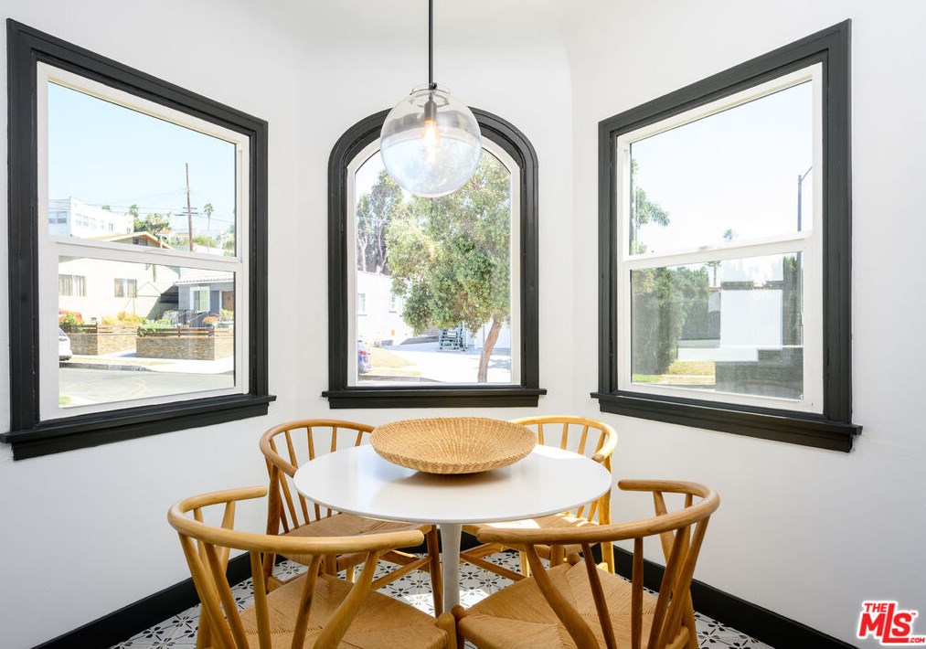 2203 Palm Grove Ave, Los Angeles CA  90016-2319 exterior