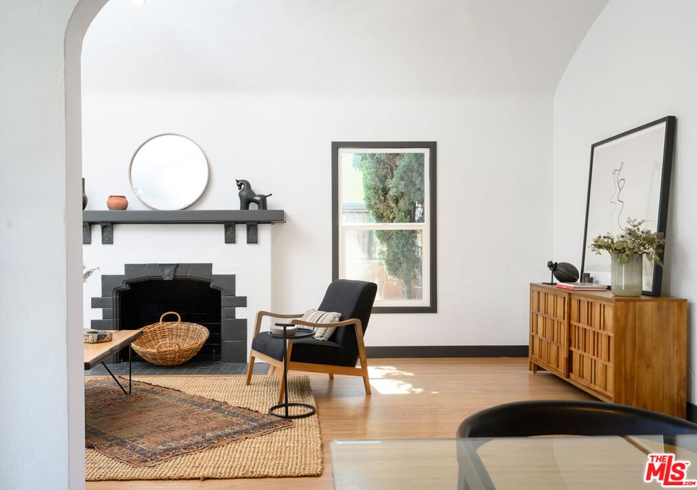 2203 Palm Grove Ave, Los Angeles CA  90016-2319 exterior