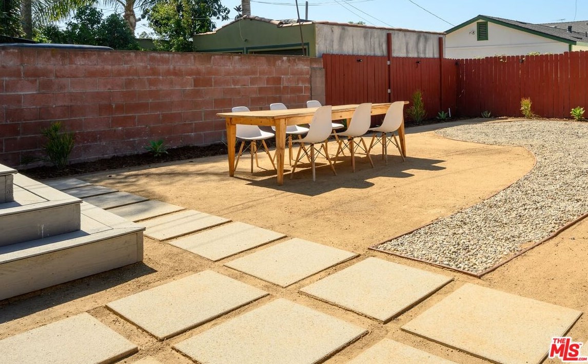 2203 Palm Grove Ave, Los Angeles CA  90016-2319 exterior
