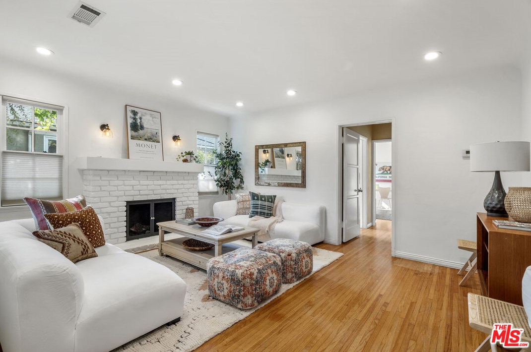 3779 Colonial Ave, Los Angeles CA  90066-3641 exterior