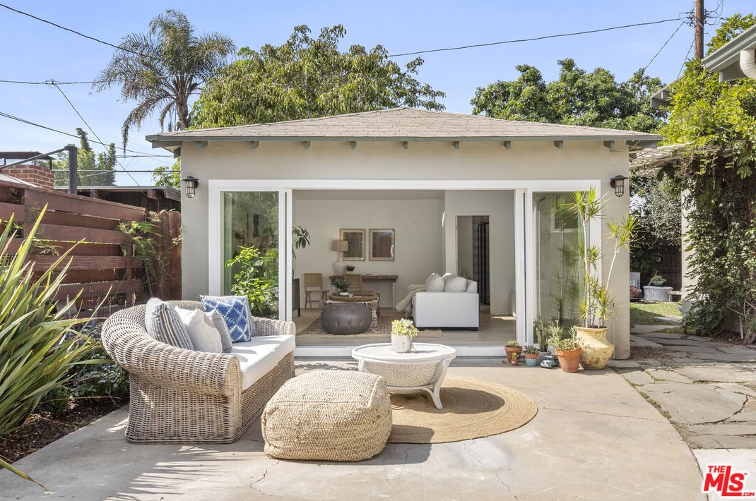 3779 Colonial Ave, Los Angeles CA  90066-3641 exterior