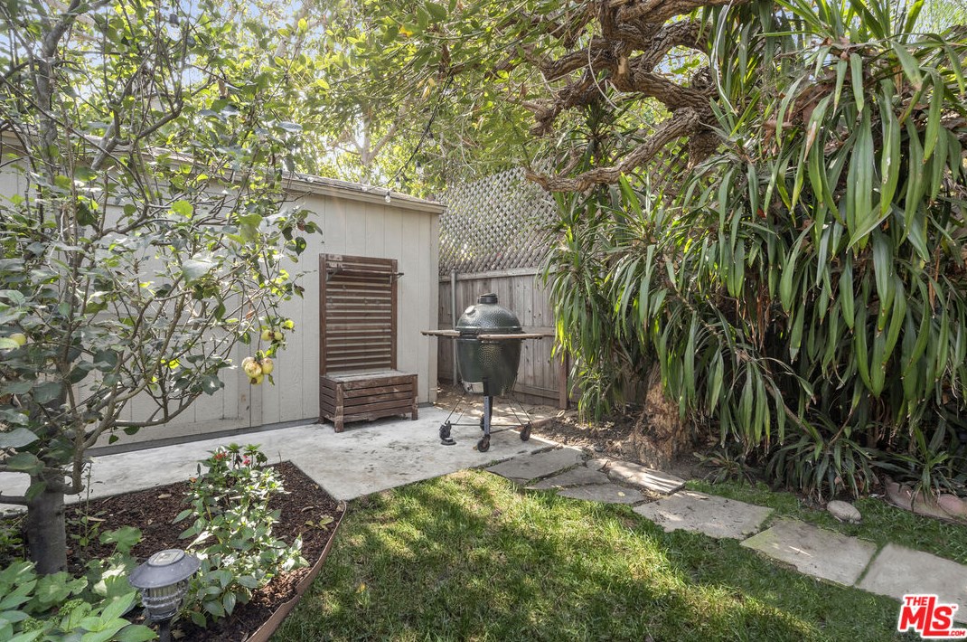 3779 Colonial Ave, Los Angeles CA  90066-3641 exterior