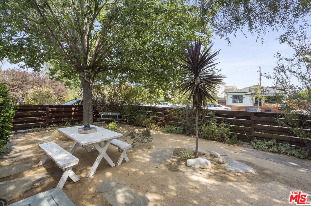 3779 Colonial Ave, Los Angeles CA  90066-3641 exterior