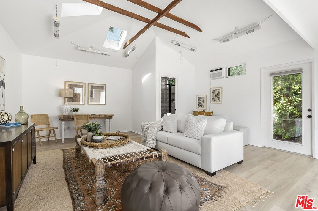 3779 Colonial Ave, Los Angeles CA  90066-3641 exterior