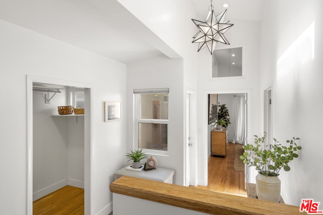 3779 Colonial Ave, Los Angeles CA  90066-3641 exterior