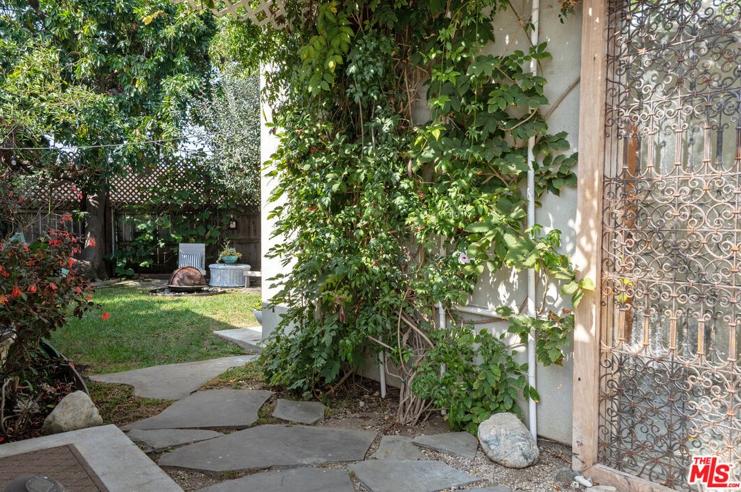 3779 Colonial Ave, Los Angeles CA  90066-3641 exterior