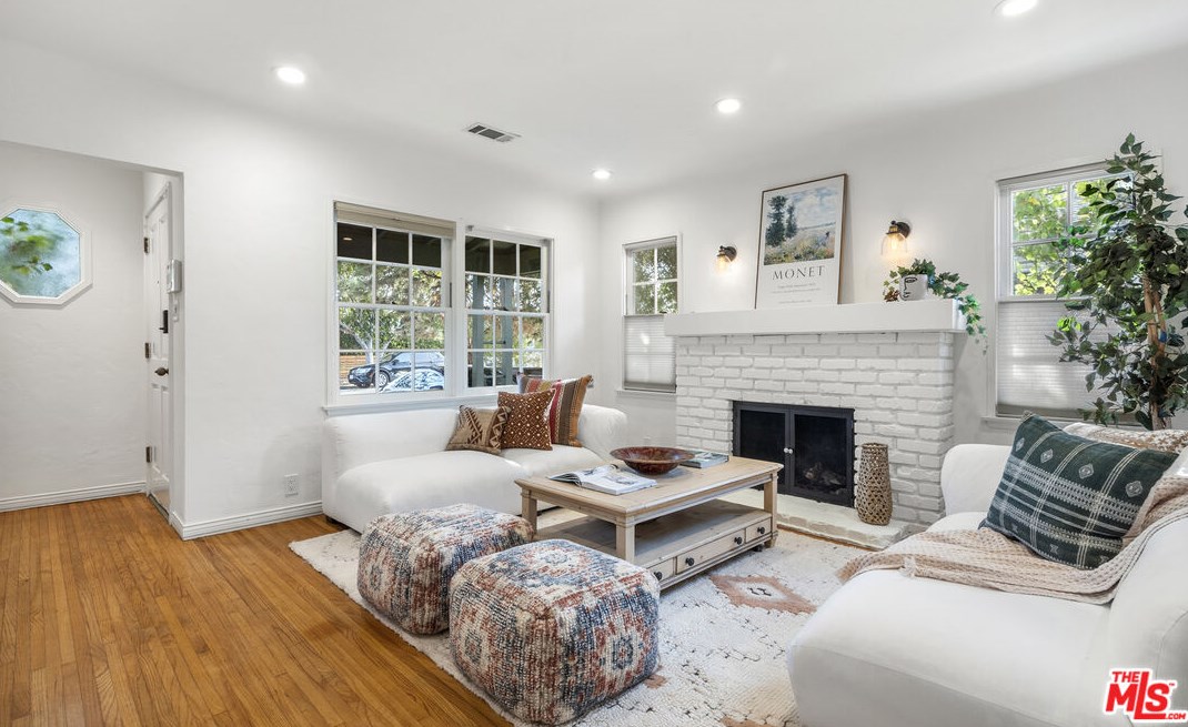 3779 Colonial Ave, Los Angeles CA  90066-3641 exterior