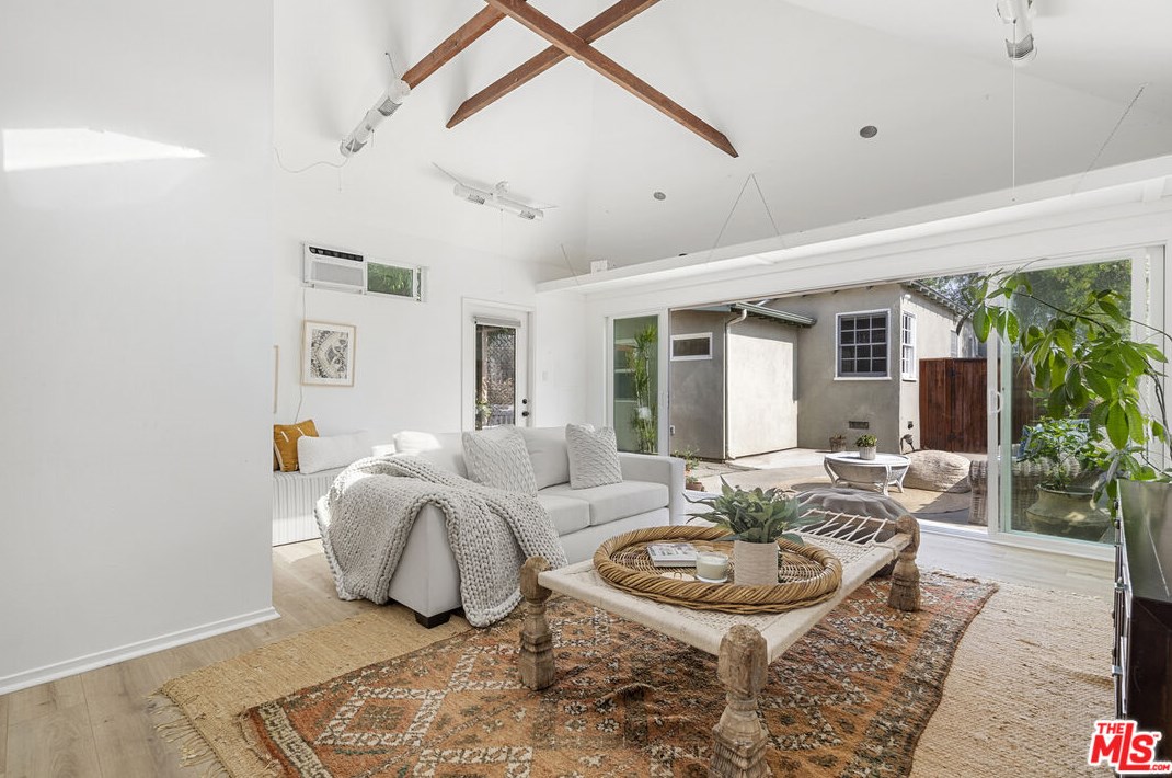 3779 Colonial Ave, Los Angeles CA  90066-3641 exterior