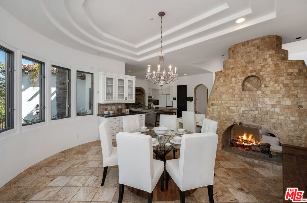 1090 Vista Ridge Ln, Thousand Oaks CA  91362-5614 exterior