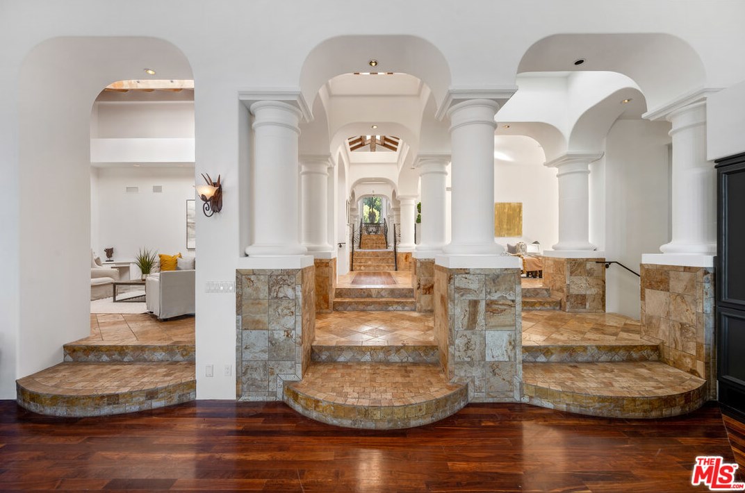 1090 Vista Ridge Ln, Thousand Oaks CA  91362-5614 exterior