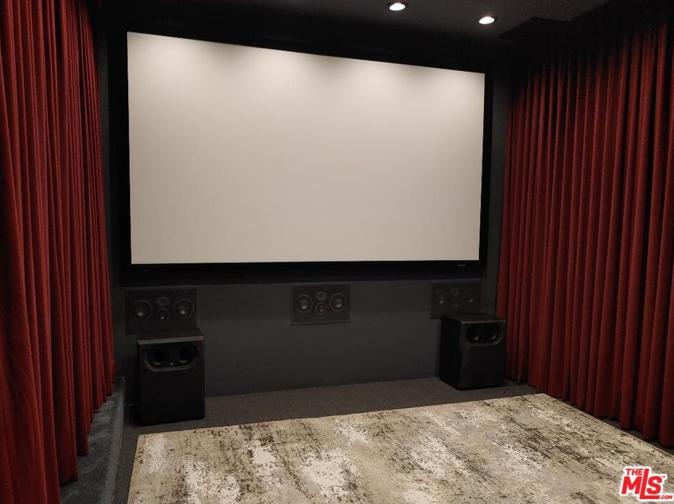 1090 Vista Ridge Ln, Thousand Oaks CA  91362-5614 exterior