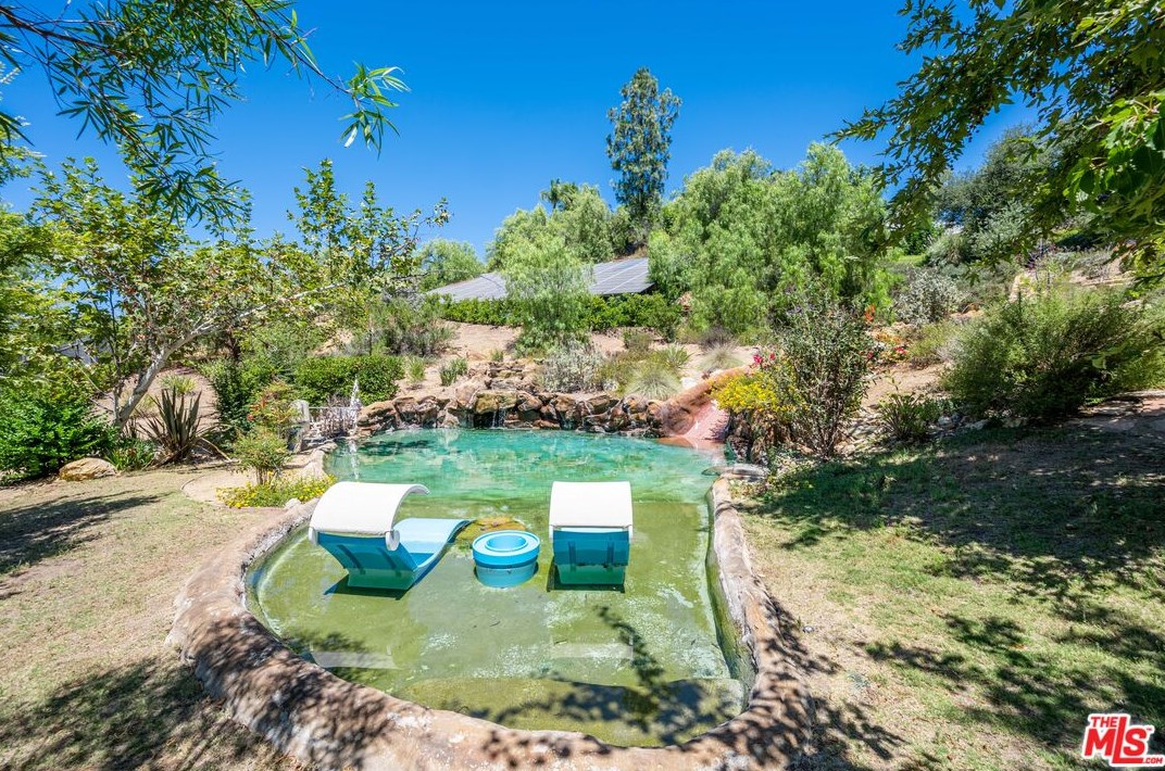 1090 Vista Ridge Ln, Thousand Oaks CA  91362-5614 exterior