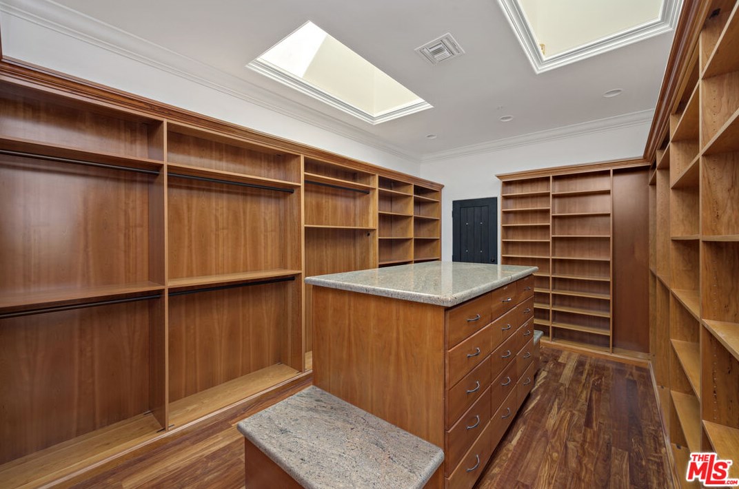 1090 Vista Ridge Ln, Thousand Oaks CA  91362-5614 exterior