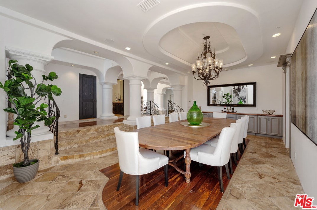 1090 Vista Ridge Ln, Thousand Oaks CA  91362-5614 exterior