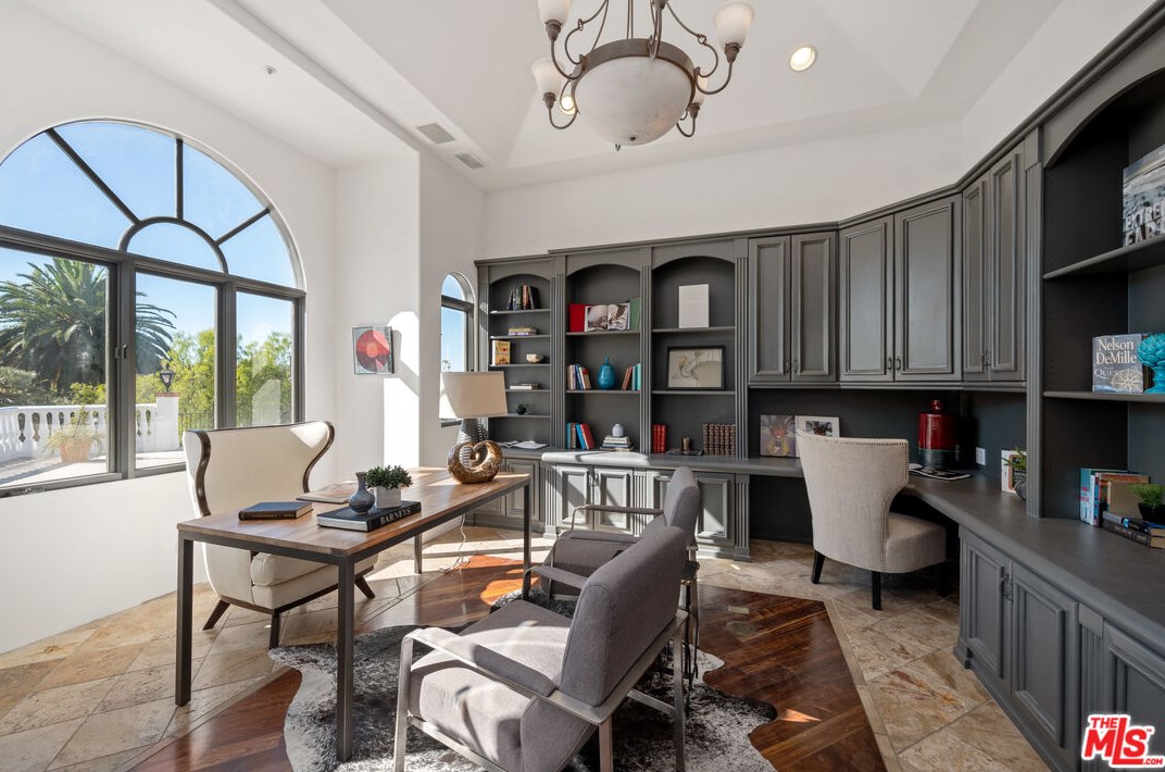 1090 Vista Ridge Ln, Thousand Oaks CA  91362-5614 exterior