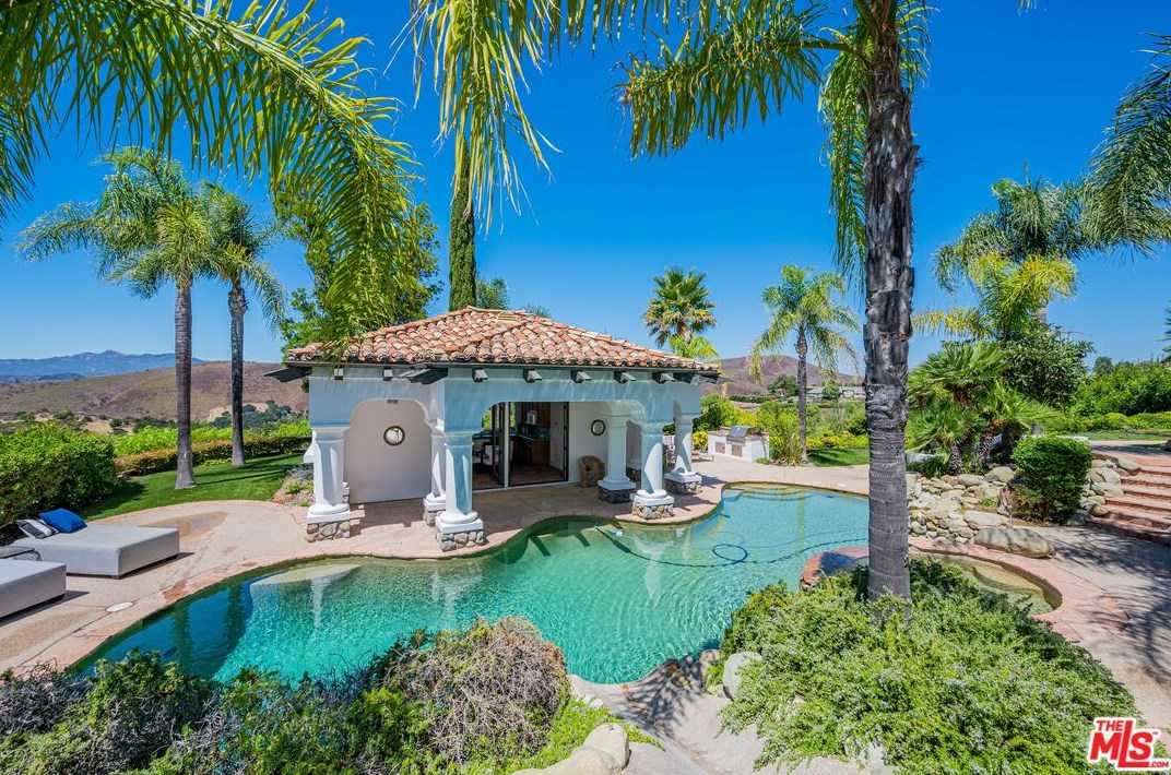 1090 Vista Ridge Ln, Thousand Oaks CA  91362-5614 exterior