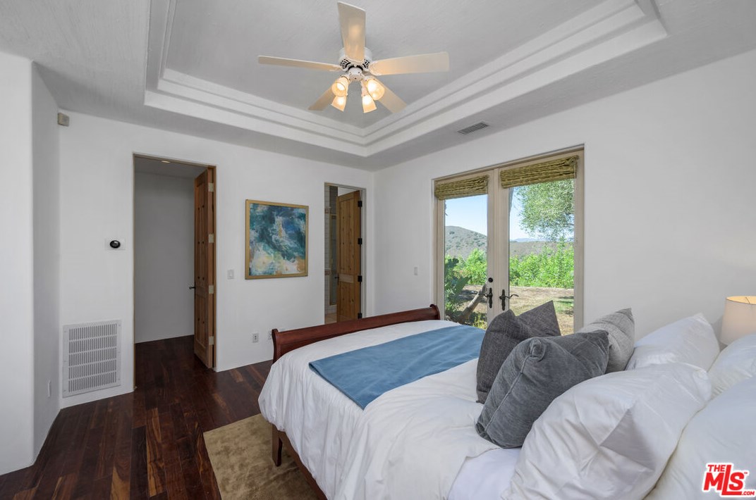 1090 Vista Ridge Ln, Thousand Oaks CA  91362-5614 exterior