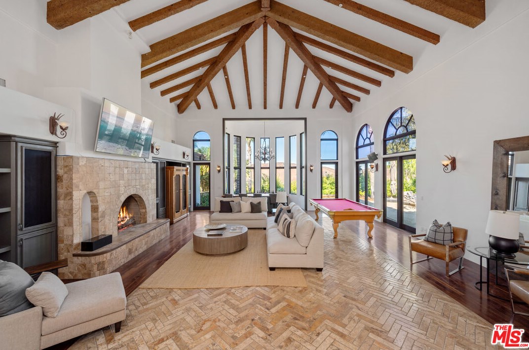 1090 Vista Ridge Ln, Thousand Oaks CA  91362-5614 exterior