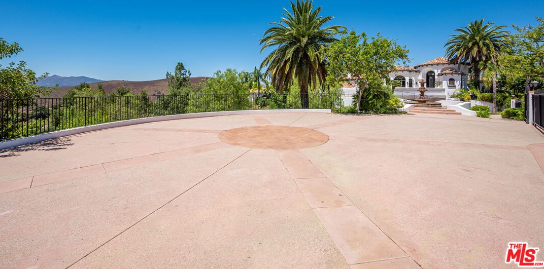 1090 Vista Ridge Ln, Thousand Oaks CA  91362-5614 exterior