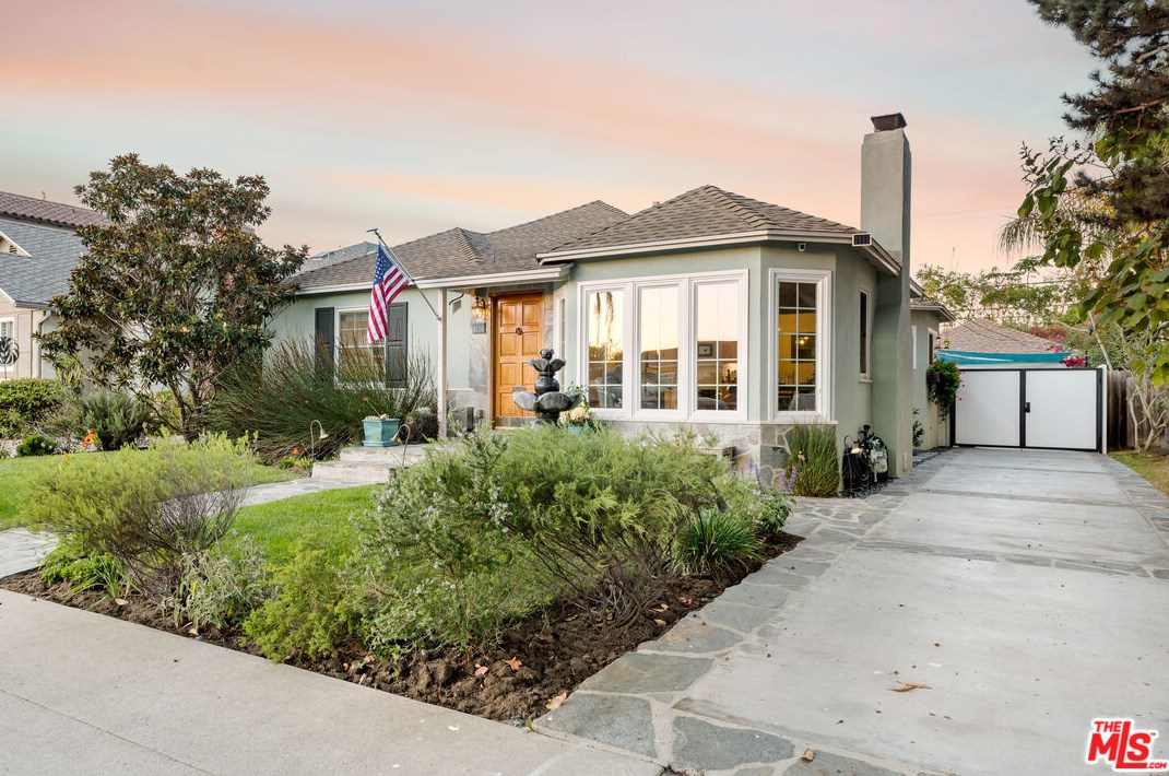 8116 Rayford Dr, Los Angeles CA  90045-2426 exterior
