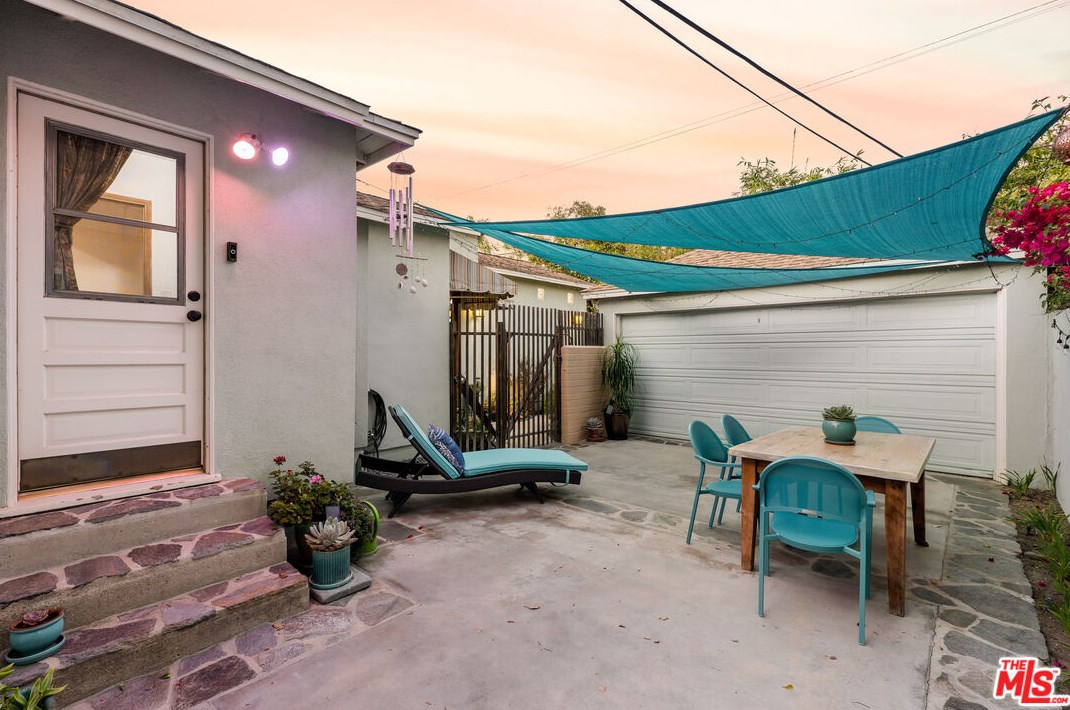 8116 Rayford Dr, Los Angeles CA  90045-2426 exterior