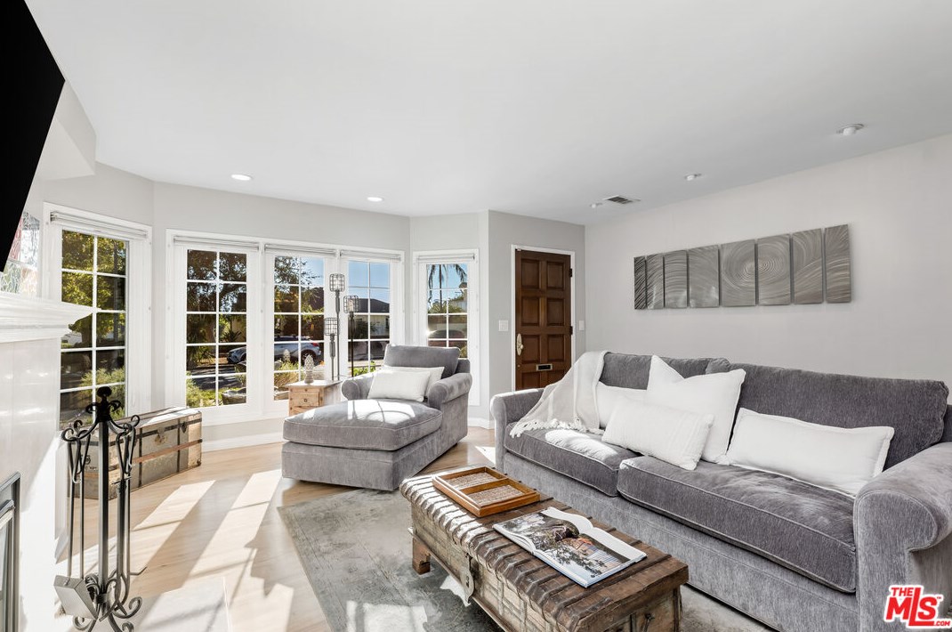 8116 Rayford Dr, Los Angeles CA  90045-2426 exterior